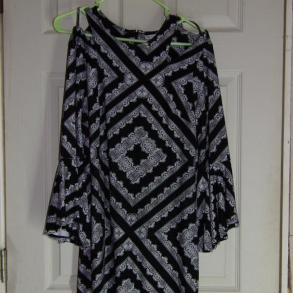 Dress - Picture 6 of 11